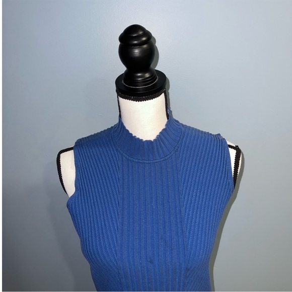 Pursuits, Itd- Blue turtleneck tank top - Picture 2 of 6
